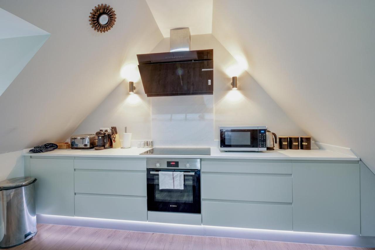 Crown Place 2 & 3 Bedroom Luxury Apts With Parking In Shepperton By 360Stays ภายนอก รูปภาพ